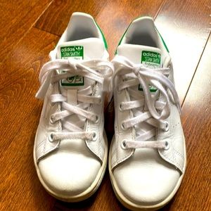 Kid’s Adidas Stan Smith with the lace.. Size US12 clean .. only gently used